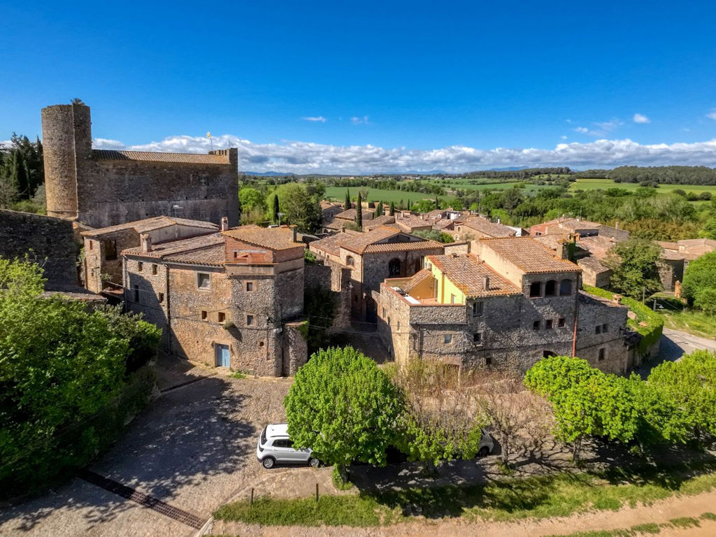 Experimenta España en su forma más auténtica – Vacaciones en Cataluña en el pueblo de Saus