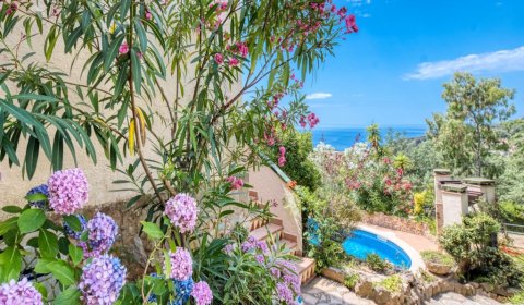 LL 627 Exclusiva villa de vacaciones para 7 personas con piscina privada y vistas al mar cerca de Lloret de Mar Costa Brava