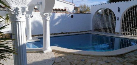 AM 614 Villa para 6 personas con una piscina privada y muelle en Ampuriabrava en la Costa Brava