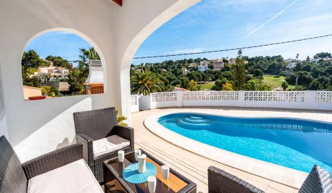 BN 615 Moderne Ferienvilla für 6 Personen mit einem privaten Pool in Benissa an der Costa Blanca