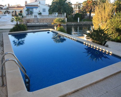 Ferienhaus am Kanal mit privatem Pool Ampuriabrava