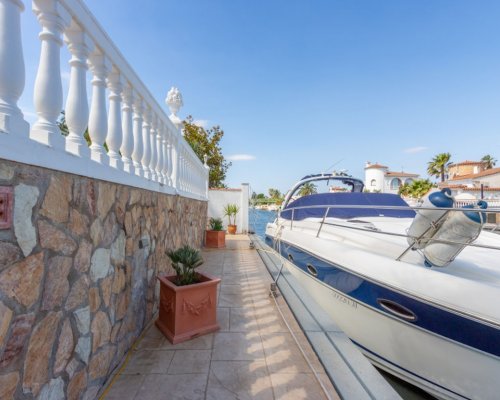 Empuriabrava Ferienhaus mit Pool und Bootsanleger
