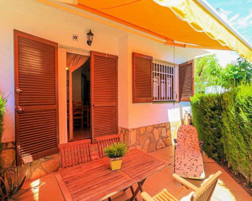 Costa Dorada: Strandnaher Bungalow mit Pool und Meerblick in Miami Playa, Spanien