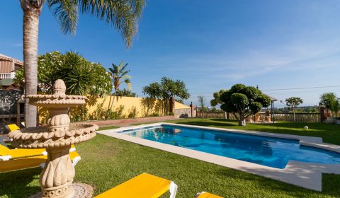 NR 821 Holiday villa for 8 persons with a private pool and sea views near Nerja on the Costa del Sol