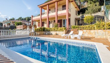 BL 812 Ferienvilla für 9 Personen mit einem privaten Pool und Meerblick in Blanes an der Costa Brava