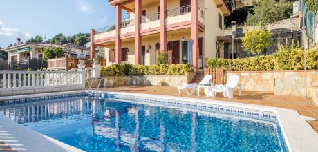 BL 812 Villa pour 9 personnes avec une piscine privée et vue sur la mer à Blanes sur la Costa Brava