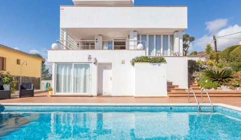 BL 904 Ferienvilla für 10 Personen mit einem privaten Pool und Meerblick in Blanes an der Costa Brava