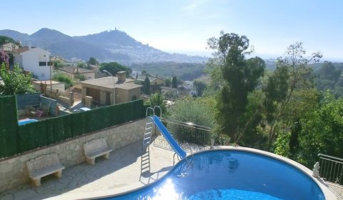 BL 914 Villa exclusiva para 13 personas con piscina privada y vistas al mar en Blanes Costa Brava
