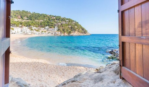 PA 241 Exclusive Holiday house for 8/10 persons right on the beach of Llafranc on the Costa Brava