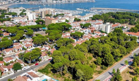 EC 622 Villa moderna para 6 personas con piscina privada climatizada en l'Escala en la Costa Brava