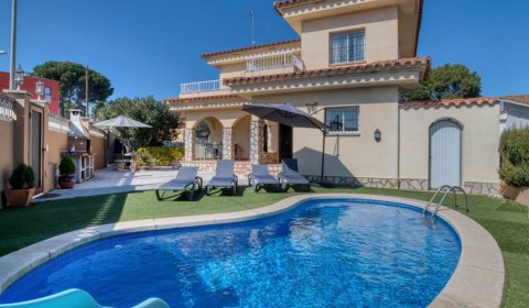 EC 814 Holiday villa for 8 persons with a private pool in l'Escala on the Costa Brava