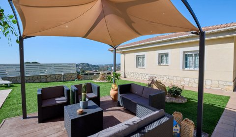 LL 614 Moderne Ferienvilla für 6 Personen mit einem privaten Pool bei Lloret de Mar an der Costa Brava