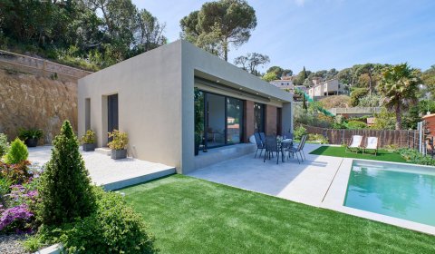 LL 631 Moderne Ferienvilla für 6 Personen mit einem privaten Pool bei Lloret de Mar an der Costa Brava