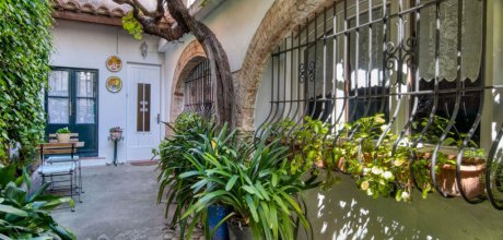 EC 282 Holiday home for 10 persons in the old town of l'Escala on the Costa Brava