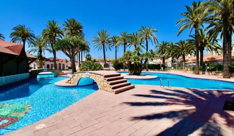 DE 303/2 Bungalow for 4 persons close to the beach and connected to a holiday park with swimming pool in Dénia on the Costa Blanca