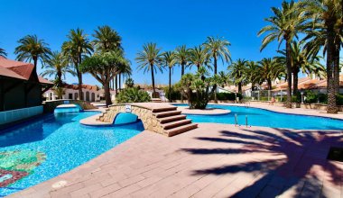 DE 303/2 Strandnaher Bungalow für 4 Personen mit Anschluss an einen Ferienpark mit Schwimmbad in Dénia an der Costa Blanca