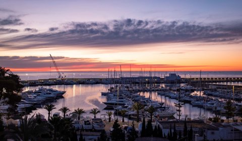 AL 134 Exklusive Ferienwohnung für 5 Personen mit Meerblick am Hafen von Altea an der Costa Blanca