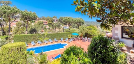 LL 969 Grande Villa pour 18/22 Personnes avec 4 Appartements et Piscine Privée – Lloret de Mar Costa Brava