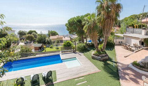 LL 838 Exklusive Ferienvilla für 8 Personen mit privatem Pool und Meerblick bei Lloret de Mar an der Costa Brava