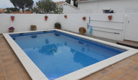 EC 603 Villa para 6 Personas con Piscina Privada en l'Escala, Costa Brava, España