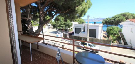 LA 121/2 Holiday apartment near the beach for 4/6 persons in Llançà on the Costa Brava in Spain