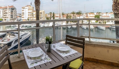 AM 101/2 Moderne Ferienwohnung für 3 Personen in Empuriabrava an der Costa Brava
