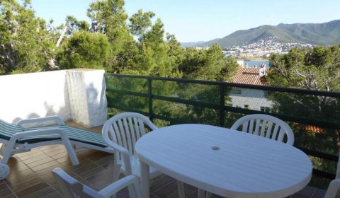 LA 118/2 Holiday apartment near the beach for 4 persons with sea views near Llançà on the Costa Brava