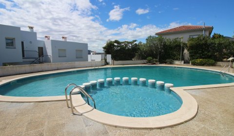 LA 136/4 Apartamento para 4 personas con vistas al mar y piscina en Llança en la Costa Brava