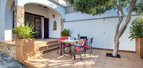 EC 202 Holiday home near the beach for 4 persons in l'Escala on the Costa Brava in Spain