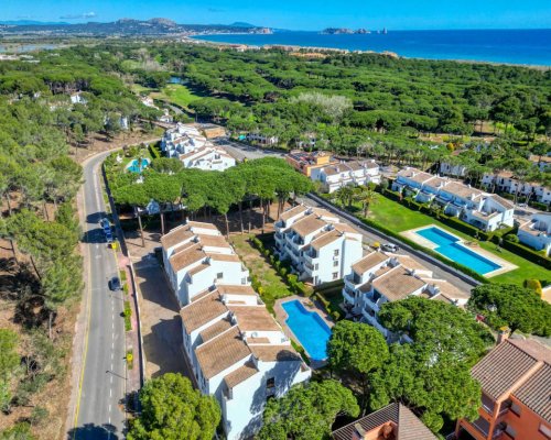 Moderne Costa Brava Ferienwohnung am Golfplatzes