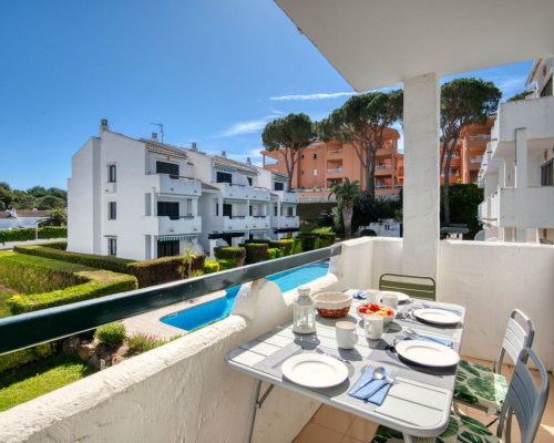 Moderne Costa Brava Ferienwohnung am Golfplatzes