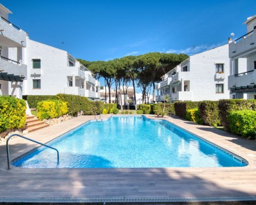 Moderne Costa Brava Ferienwohnung am Golfplatzes