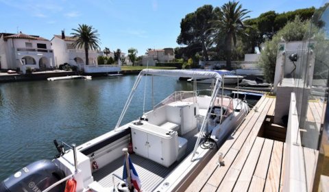 AM 255 Modernes Ferienhaus für 8 Personen mit Bootsplatz und Jacuzzi in Empuriabrava an der Costa Brava