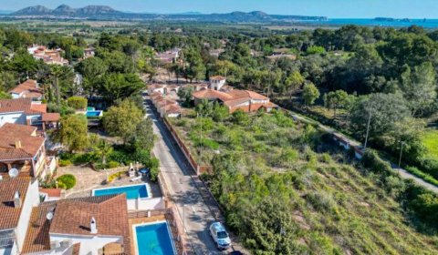 PP 408 Moderna villa vacacional para 4 personas con una piscina privada en Playa de Pals en la Costa Brava