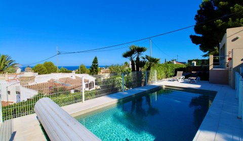 DE 808 Villa moderna para 8 personas con piscina privada y vistas al mar en Dénia en la Costa Blanca