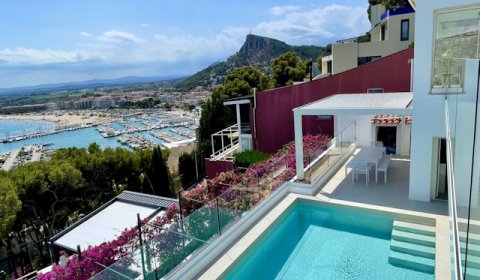 ES 828 Exclusive villa pour 8 personnes avec piscine privée et vue sur mer à l`Estartit sur la Costa Brava