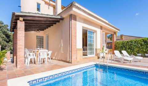 BL 807 Modern villa para 8 personas con una piscina privada à Blanes en la Costa Brava