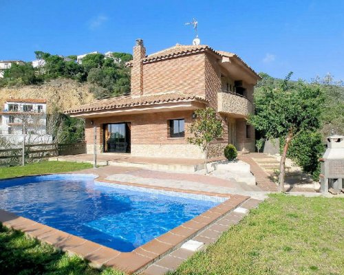 Moderne Ferienvilla mit Schwimmbad Cala Canyelles
