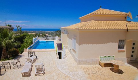 DE 618 Exclusiva casa de vacaciones para 6 personas con piscina privada y vistas al mar en Dénia en la Costa Blanca
