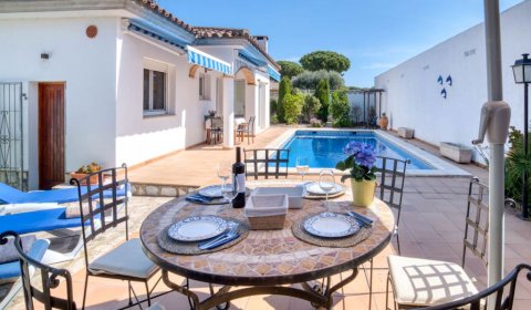 EC 614 Villa moderna para 6 Personas con Piscina Privada – L’Escala, Costa Brava, España