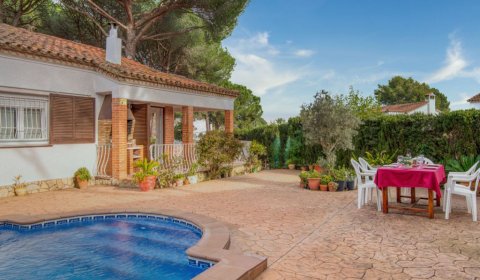EC 624 Moderna casa para 6 personas con piscina privada en l'Escala en la Costa Brava