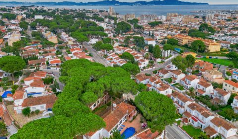 EC 624 Moderna casa para 6 personas con piscina privada en l'Escala en la Costa Brava