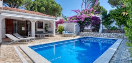 EC 612 Villa moderne avec piscine privée pour 6 personnes à l`Escala sur la Costa Brava, Espagne