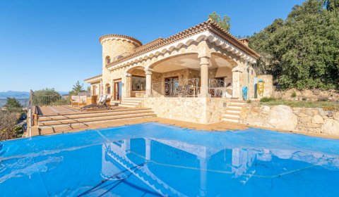 CA 418 Moderne Ferienvilla für 4 Personen mit einem privaten Pool in Palau-Saverdera an der Costa Brava