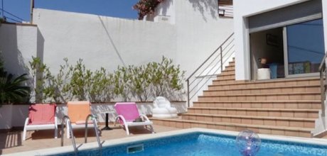 RS 615 Casa para 6 personas cerca de la playa con piscina privada en Roses en la Costa Brava