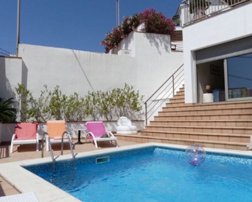 Ferienhaus mit Pool in Roses am Strand mieten