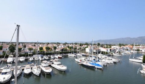 AM 103/1 Holiday apartment for 2 persons at the marina of Empuriabrava on the Costa Brava