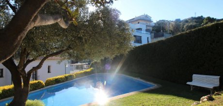 LA 141/3 Apartamento para 4 personas con vistas al mar y piscina en Llança Costa Brava