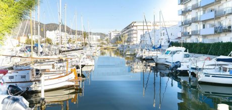 RS 126/6 Ferienwohnung für 4/6 Personen mit Schwimmbad in Santa Margarita bei Rosas an der Costa Brava