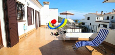 LA 117/1 Ático - Apartamento para 5 personas cerca de la playa con vistas al mar en Llançà en la Costa Brava